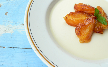 Abricots rôtis et blanc manger aux amandes