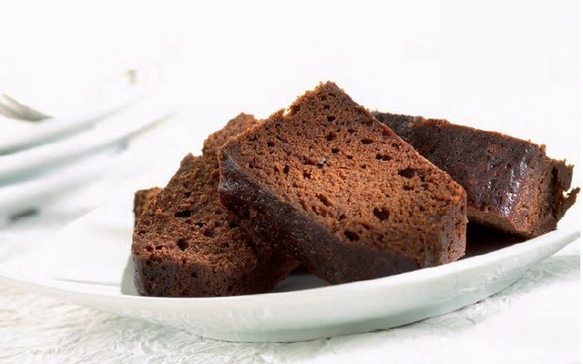 Gâteau moelleux au chocolat noir pour le goûter