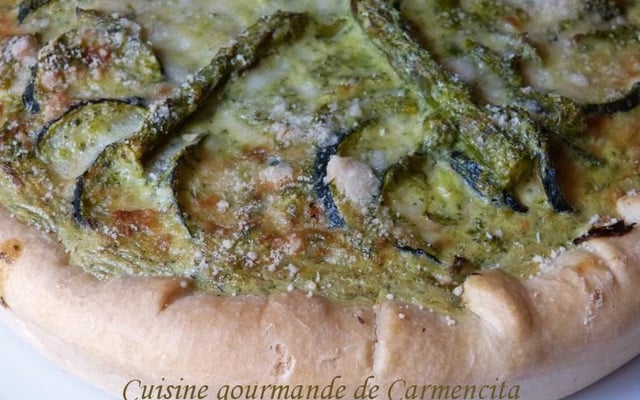 Tarte aux asperges vertes et aux courgettes