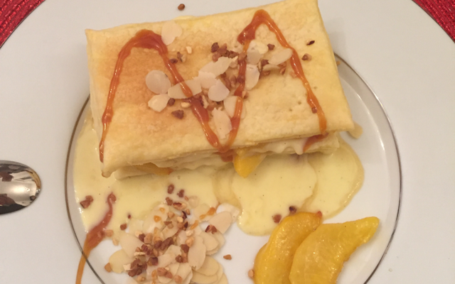 Millefeuilles aux pêches rôties au miel