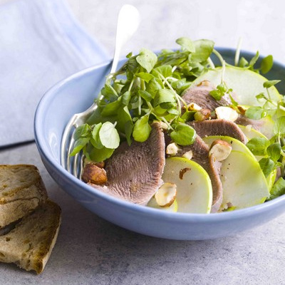 Salade de langue de bœuf tiède, cresson, pommes vertes et noisettes