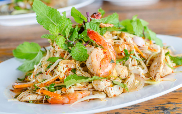 Salade comme un rouleau de printemps