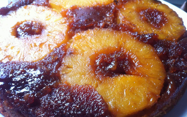 Gâteau renversé à l'ananas caramélisé et à la vanille