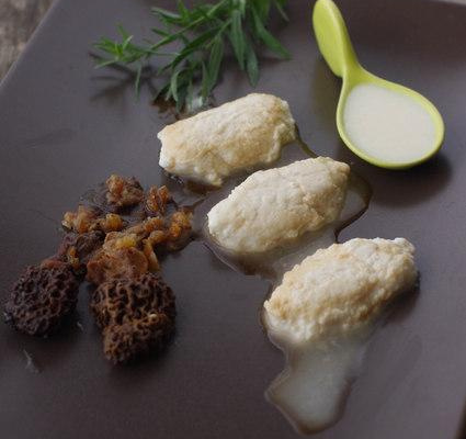 Quenelles de poulet et morilles