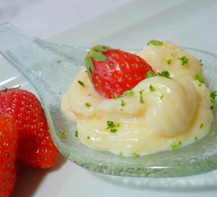 Crème de rose et gariguettes au citron vert.