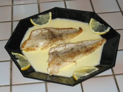 Filet de merlan et sa sauce au beurre citronné