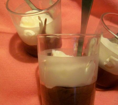Verrines en noir et blanc : Mousse chocolat noir et chocolat blanc !