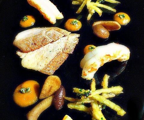 Mer et montagne de mignons et gambas façon empordaise au bouillon de volaille Ariaké