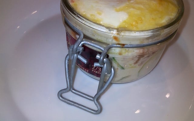 Œufs cocotte aux petits légumes du Sud et chèvre