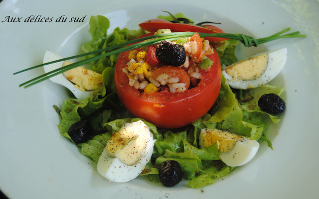 Tomates farcies à la salade de riz