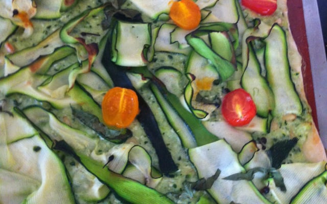 Pizza basilic courgettes et chèvre