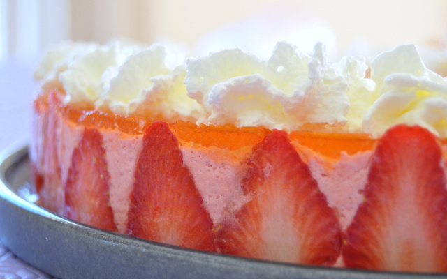 Bavarois simplissime aux fraises et miroir fruits de la Passion