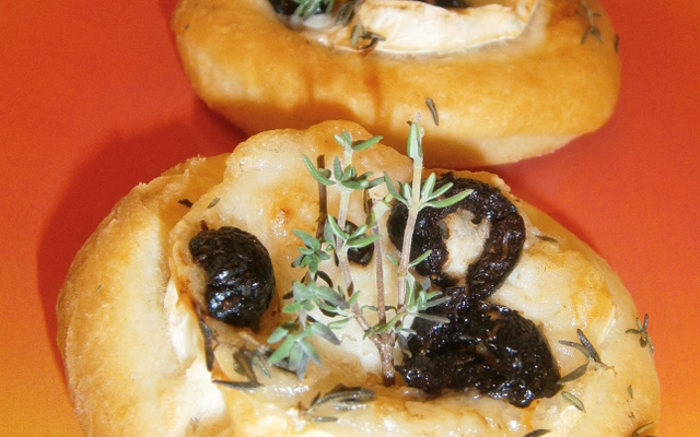 Mini-fougasse chèvre, olives et thym