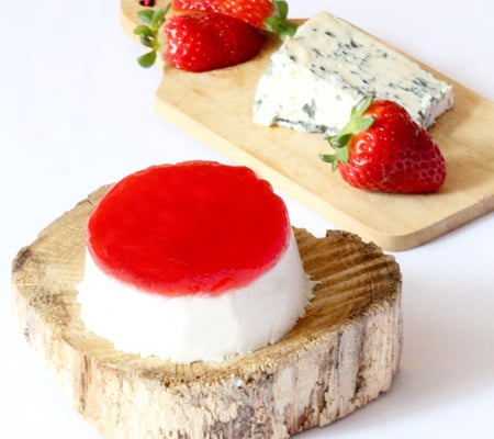 Panna cotta roquefort & fraises/basilic