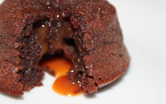 Mi-cuit au chocolat et son cœur au caramel beurre salé