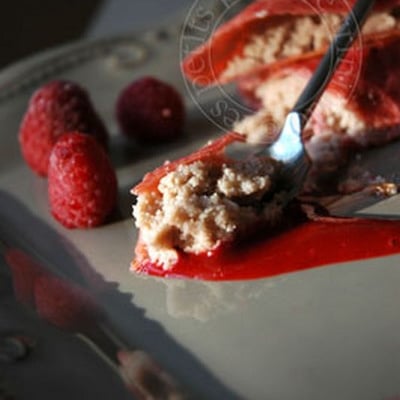 Crêpes roses fourrées à la frangipane light et à la framboise