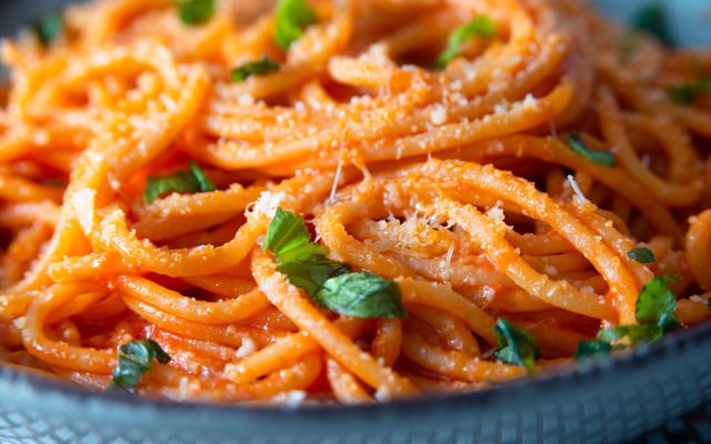 Spaghettis aux tomates pelées