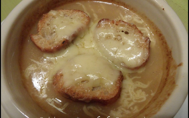 Soupe à l'oignon gratinée facile