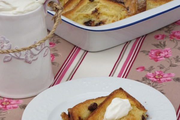 Brioche Harrys and butter pudding et sa crème fouettée au St Môret®