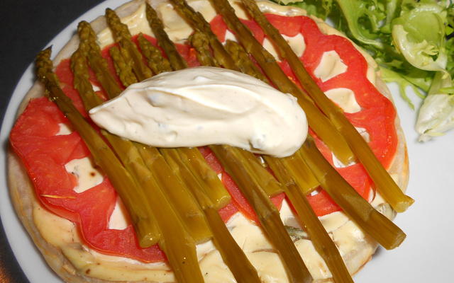 Tarte fine aux asperges et Saint Môret
