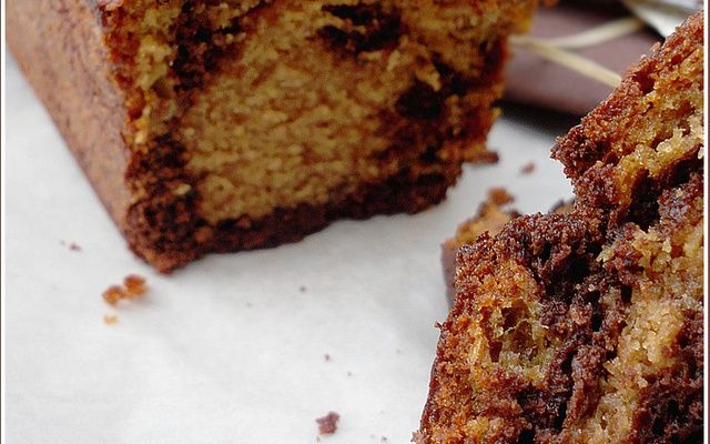 Quatre-quarts marbré bananes-miel aux épices