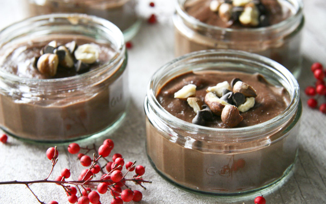 Petites crèmes végétales au chocolat et à la noisette