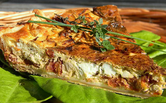 Quiche citronnée au thon, tomates séchées et fêta