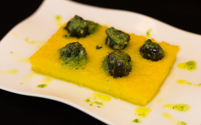 Escargots persillés sur polenta à l'emmental