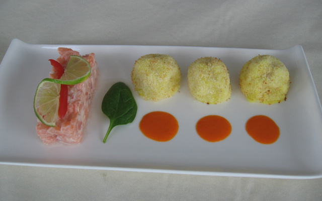 Tartare de saumon, rochers coco-curry-kiri