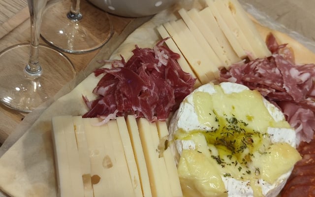 Planche focaccia au camembert