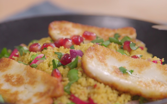 Salade de couscous, Halloumi grillé et grenade