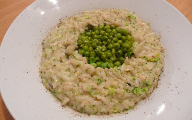Risotto à l'ail des ours, brocoli, et petits pois