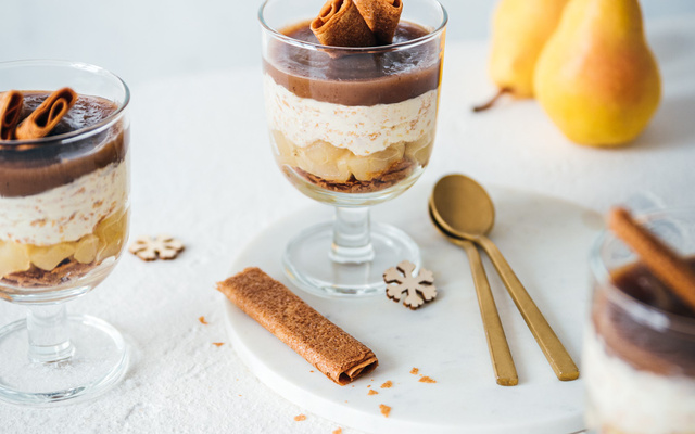 Dessert aux poires, marrons, chantilly aux crêpes dentelle nature