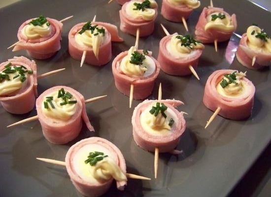 Pinchos aux œuf et au jambon