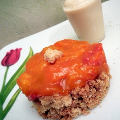 Poêlée d'abricots au miel de tilleul sur un crumble aux amandes et glace tonka
