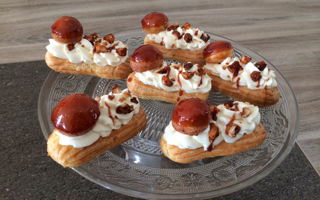 Mini-éclairs vanille, noix de macadamia caramélisées & caramel croquant