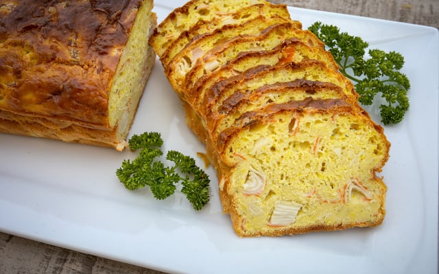 Cake au surimi et ciboulette