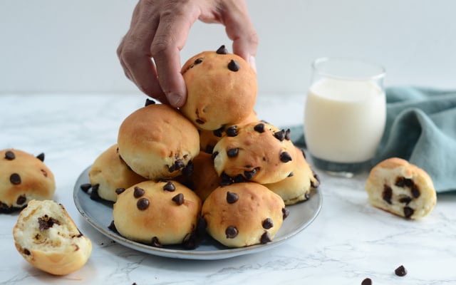 Petites brioches aux pépites de chocolat