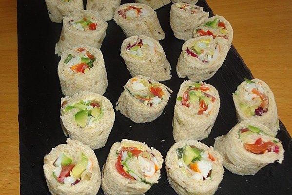 Roulés à l'avocat et surimi