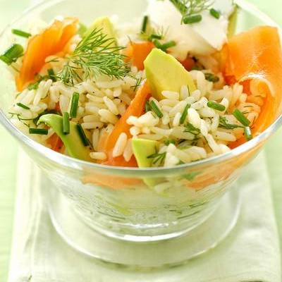 Salade  de riz à l'avocat et saumon fumé (spécial salade)