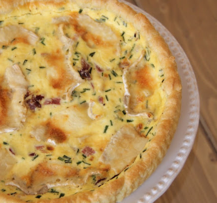 Quiche au chaource, émincés de bacon et gésiers