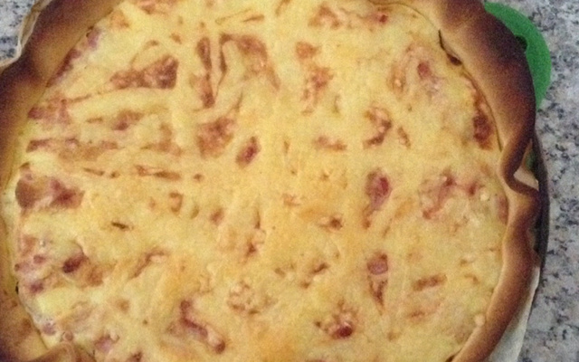 Quiche au lard fumé, oignons et fromage