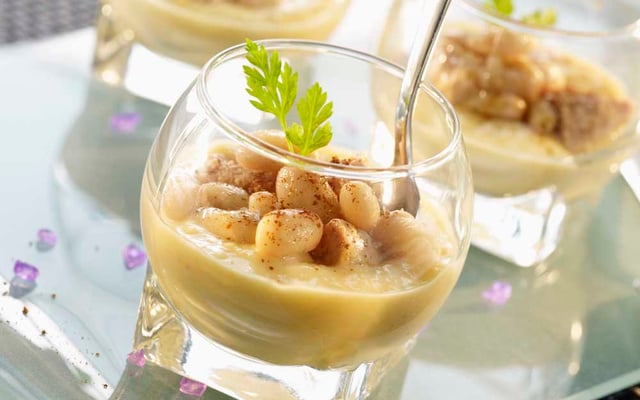 Crème de haricots blancs au foie gras et esprit de café