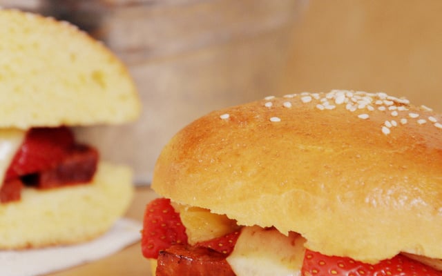 Buns fraise, chorizo et comté