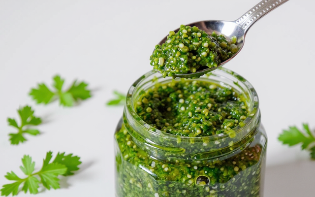 Pesto aux fanes de carottes