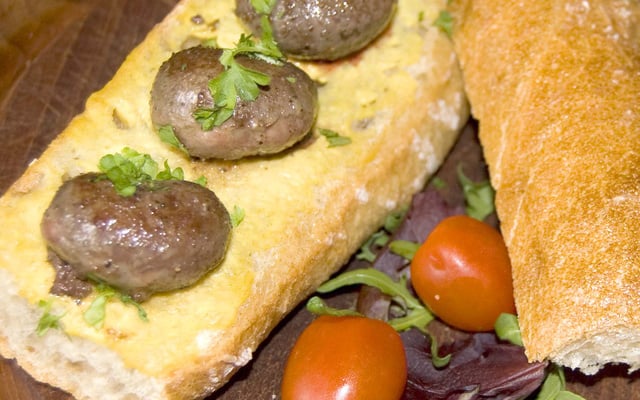 Rognons de mouflon sur pain moutardé