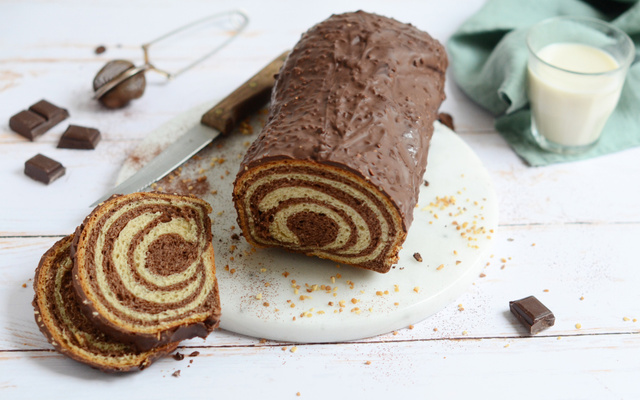 Brioche marbré et glaçage au chocolat