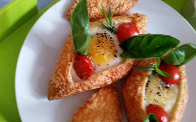 Œuf cocotte cuit dans un pain