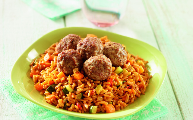 Boulettes de viande et leurs légumes