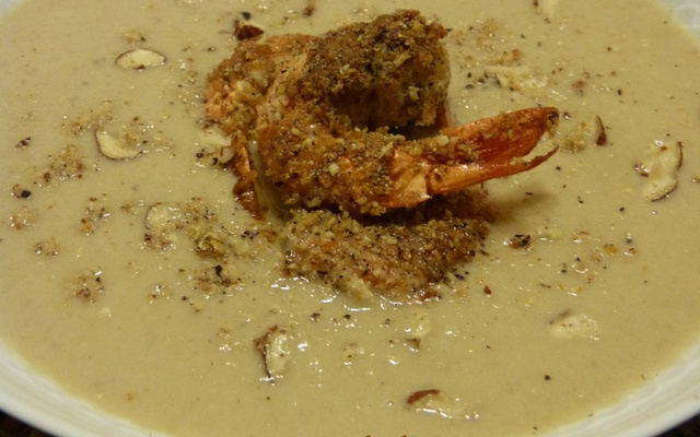 Velouté de topinambours, châtaignes et gambas panées maison